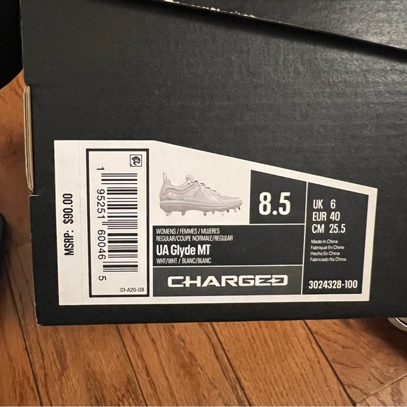 Under Armour Softball Cleats  Clyde MT size 8.5 Women’s - Picture 4 of 6